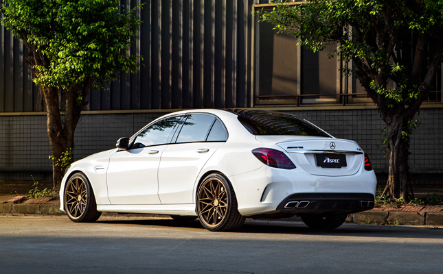 Benz奔驰AMG C63搭配哑光铜色M30锻造轮毂