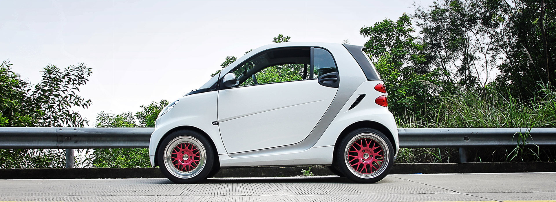 /uploads/allimg/photo/SMART_Fortwo/SMART_fortwo_b.jpg' /}